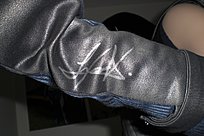 Klicke auf die Grafik für eine vergrößerte Ansicht

Name: Armmanschette Stoff 03.jpg
Ansichten: 116
Größe: 1,31 MB
ID: 4432384