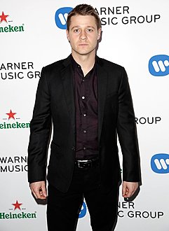 Klicke auf die Grafik für eine vergrößerte Ansicht

Name: benjamin-mckenzie-sera-protagonista-de-gotham-01.jpg
Ansichten: 233
Größe: 82,6 KB
ID: 4459703
