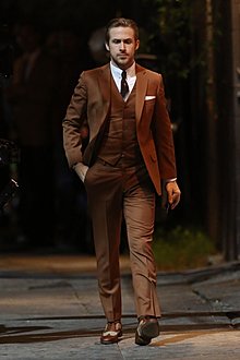 Klicke auf die Grafik für eine vergrößerte Ansicht

Name: Ryan_Gosling_Brown_Suit_from_La_La_Land__42078_zoom.jpg
Ansichten: 233
Größe: 134,6 KB
ID: 4459789
